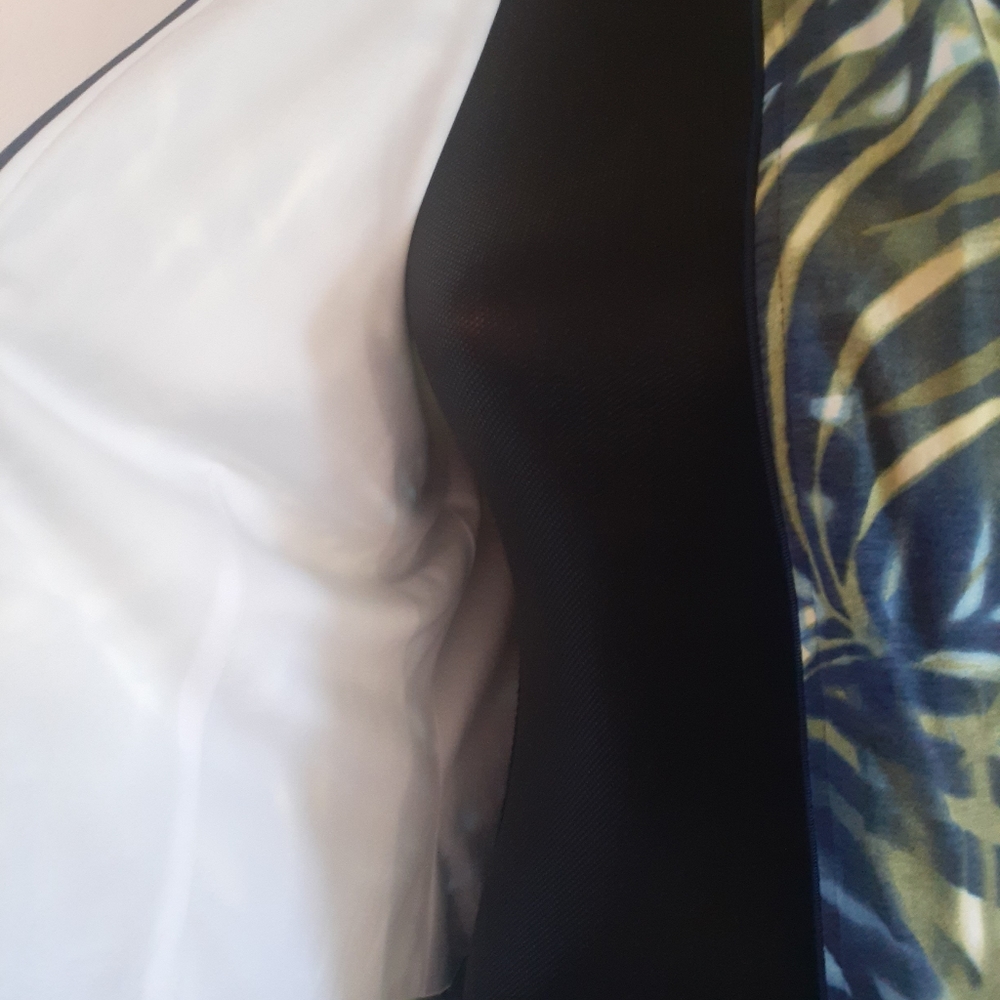 Vests - Picture 3 of 5